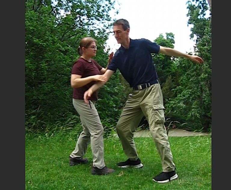 Sensitive Taiji Push Hands Partnerübung zur Entwicklung elastischer Faszienkraft