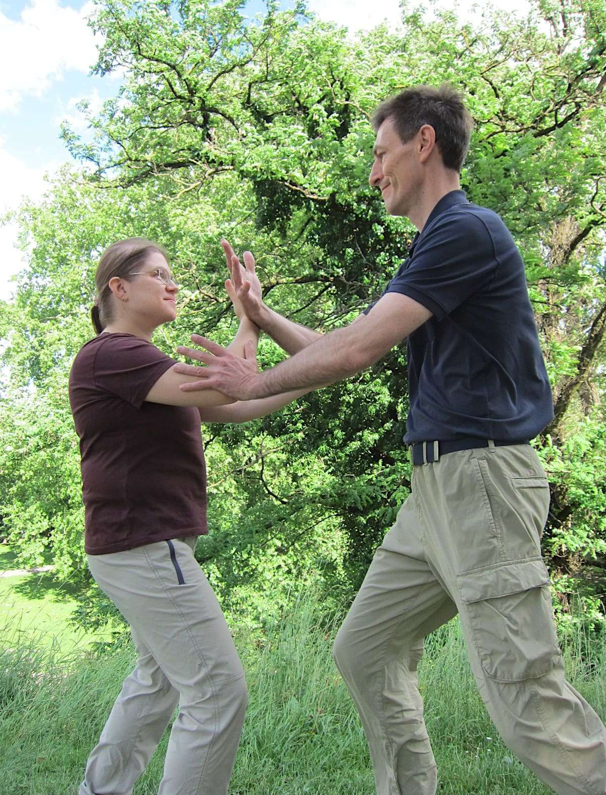Faszialer Basiskontakt im Taiji Push Hands zur Entwicklung elastischer Kraft