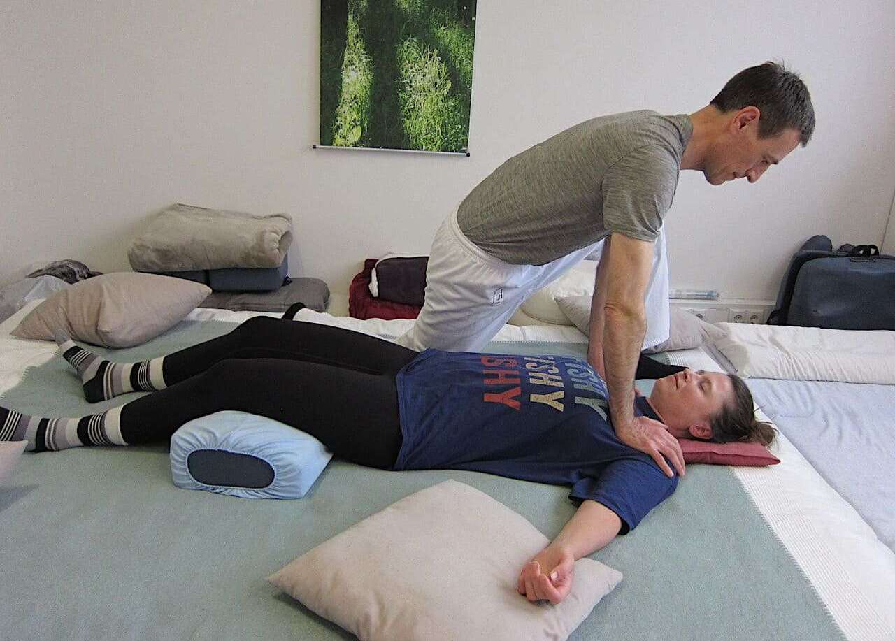 Shiatsu – Schulterstretch in Rückenlage