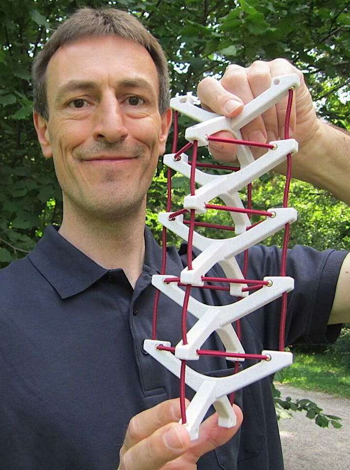 Tensegrity – Wirbelsäulenmodell nach dem Tensegrity-Prinzip